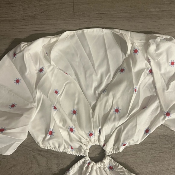 Vibrant White Floral Puff Sleeve Dress - Chic V-Neck & Trendy Cut-Outs Sz S NWT - Picture 9 of 10